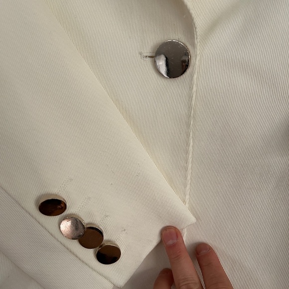 CH Carolina Herrera white single-button blazer. - Picture 6 of 7